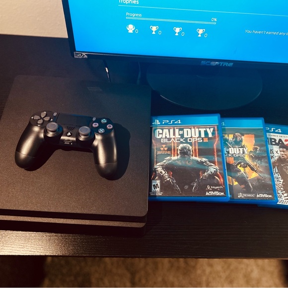 PS4 slim / Games & Headsets